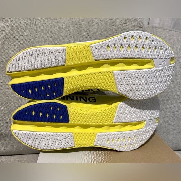 On cloudsurfer next  Z5 Running Men\'s Athletic Shoes in Yellow and White main image 7
